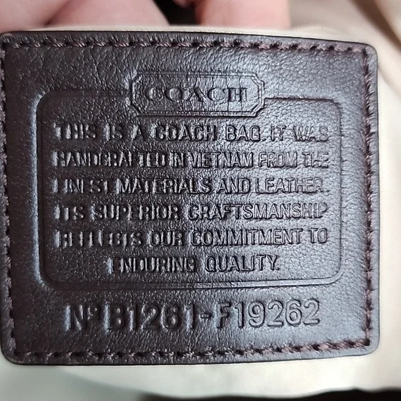 Coach 2012 Penelope Signature Tote bag. - Picture 5 of 5